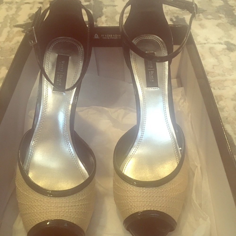 White House Black Market Giorgio peep toe heels